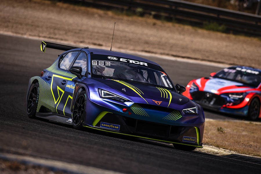 Ekström retakes the points lead as CUPRA cars win all in Spain